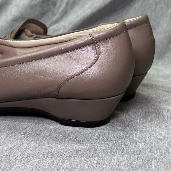 SAS Easier Loafers Clogs Shoes Womens Size 9.5 M Beige Leather Slip On Comfort - Picture 10 of 16